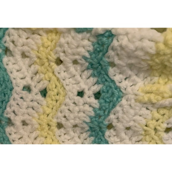 Crochet White Green Yellow Baby Blanket Soft Pastel Scallop Handmade 50" x 60" - Picture 4 of 10